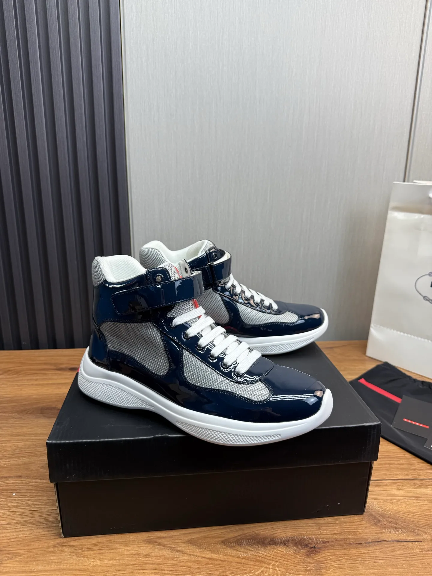 Men's shoes 700💰 [PRADA] Hot selling items🔥Must be recommended every day~~ Official website synchronized, 1:1 high quality shipments✔️ Imported cowhide fabric, cowhide lining, original bottom, high-end airplane box packaging🎁 38-45 (38.45 custom-made, non-refundable)